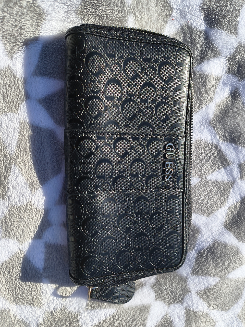 GUESS Black Signature Zip-Around Wallet